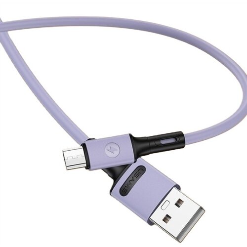 Fioletowy kabel USB - Micro USB z widocznymi złączami, na jednym z nich znajduje się napis "USAMS". Kabel ma gładką powierzchnię i jest lekko zgięty.