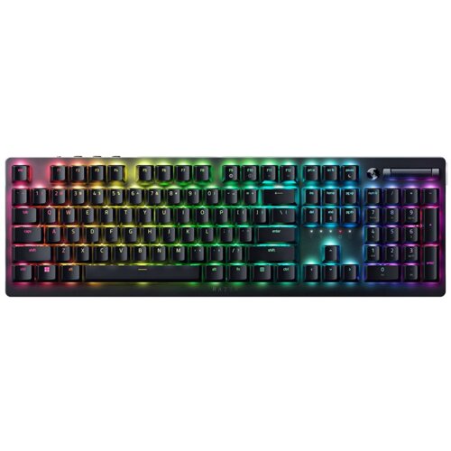 Na zdjęciu widoczna jest klawiatura z podświetleniem RGB, z wyraźnie oznaczonymi klawiszami funkcyjnymi i numerycznymi. Na dolnej części klawiatury znajduje się logo "RAZER".