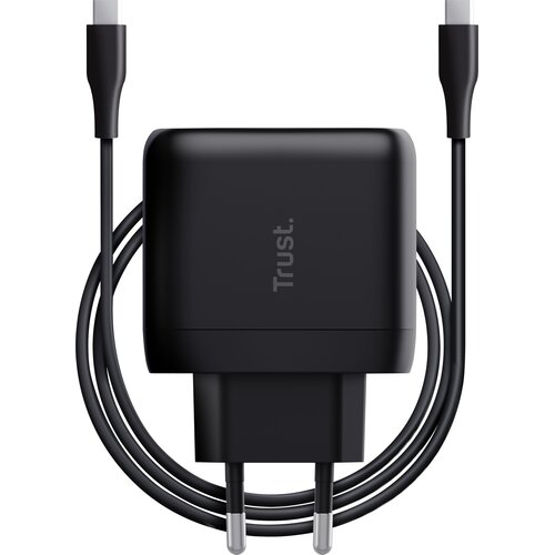 Czarny zasilacz do laptopa z logo "Trust" na obudowie, z dwoma wtyczkami USB-C i przewodem owiniętym wokół urządzenia. Produkt ma europejską wtyczkę elektryczną.