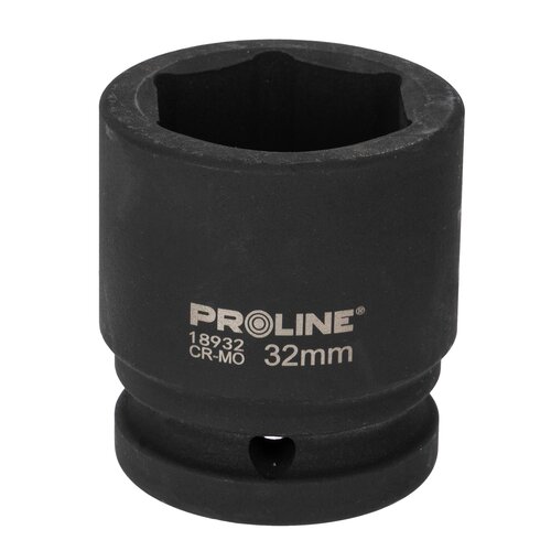 Czarna nasadka udarowa z widocznym napisem "PROLINE 18932 CR-MO 32mm" na powierzchni. Nasadka ma cylindryczny kształt z otworem na jednym końcu.