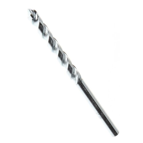 Na zdjęciu widoczne jest metalowe wiertło o spiralnym kształcie, z ostrym zakończeniem. Produkt ma srebrzysty kolor i gładką powierzchnię.