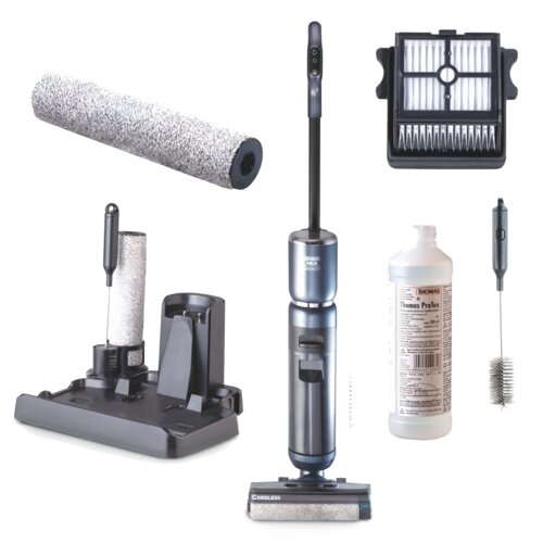 Na zdjęciu znajduje się odkurzacz THOMAS Floor Cleaner Plus 785502 wraz z akcesoriami, takimi jak rolka czyszcząca, filtr, butelka z płynem czyszczącym Thomas ProTex oraz szczotka do czyszczenia. Na odkurzaczu widoczny jest napis "CORDLESS".