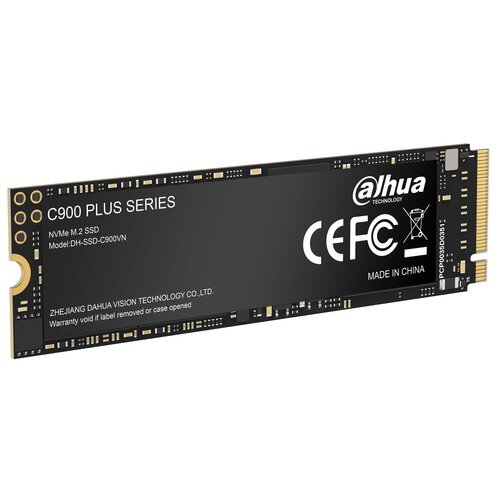 Czarny dysk SSD z serii C900 Plus z widocznymi oznaczeniami: "C900 PLUS SERIES", "NVMe M.2 SSD", "Model: DH-SSD-C900VN", "ZHEJIANG DAHUA VISION TECHNOLOGY CO., LTD.", "Warranty void if label removed or case opened", "CE", "FC", "Made in China", oraz logo 