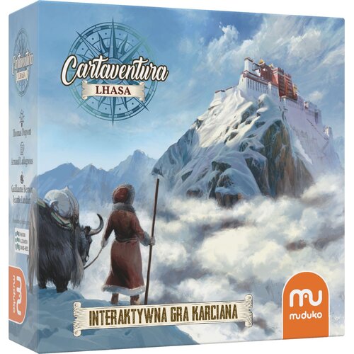 Na okładce gry karcianej "Cartaventura: Lhasa" widoczna jest ilustracja przedstawiająca osobę w zimowym stroju i jaka na tle ośnieżonych gór oraz budynku na szczycie. Na dole znajduje się napis "INTERAKTYWNA GRA KARCIANA", a w prawym dolnym rogu logo "mu 
