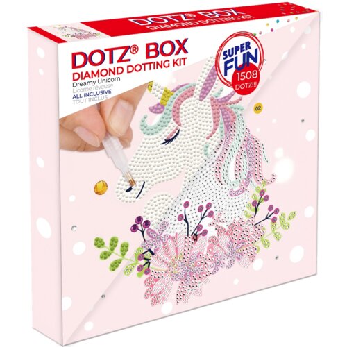 Opakowanie zestawu kreatywnego "DOTZ® BOX Diamond Dotting Kit" z motywem jednorożca, ozdobione kolorowymi kropkami i kwiatami, z widocznym napisem "SUPER FUN 1508 DOTZ!!!". Na opakowaniu znajduje się również ilustracja ręki trzymającej narzędzie do aplika