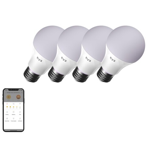Cztery białe, inteligentne żarówki z widocznym logo producenta oraz smartfon z aplikacją do sterowania oświetleniem, na ekranie której widoczne są ikony i teksty w języku angielskim.