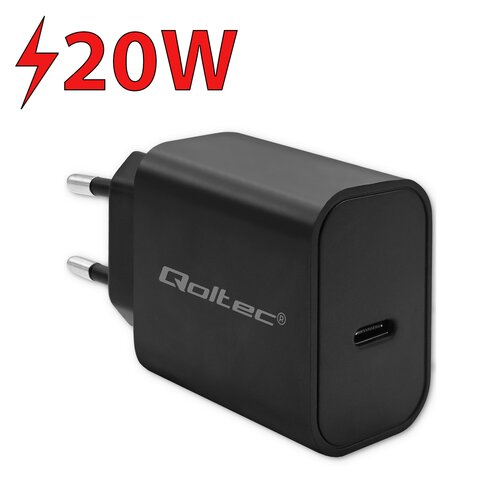 Czarna ładowarka sieciowa z logo "Qoltec" i portem USB-C, obok czerwony napis "20W" z symbolem błyskawicy. Produkt ma dwa metalowe bolce do podłączenia do gniazdka.