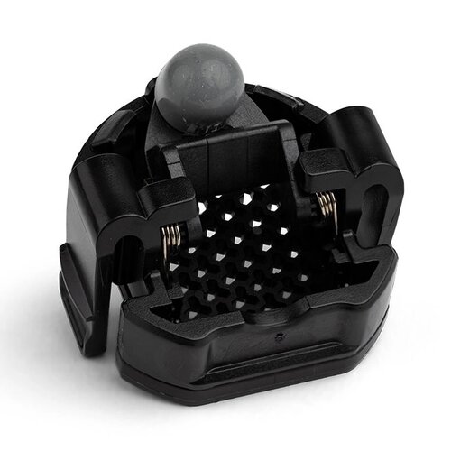 Czarne sitko do kubka termicznego z otworami w kształcie sześciokątów, wyposażone w szare pokrętło na górze. Produkt ma sprężynowy mechanizm po bokach.
