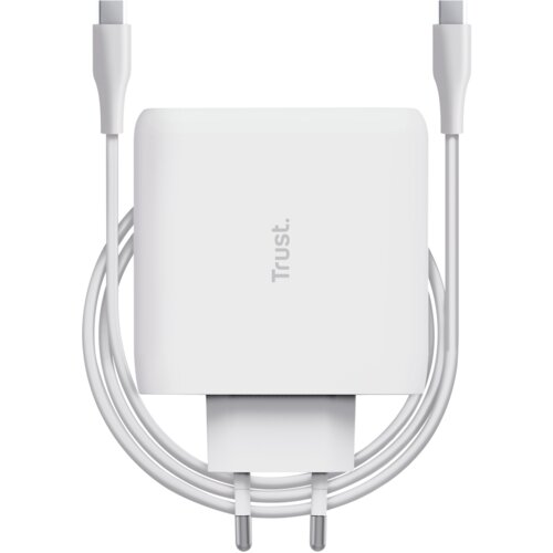Biały zasilacz do laptopa z logo "Trust" na obudowie, z dołączonym kablem USB-C owiniętym wokół urządzenia. Zasilacz ma wtyczkę z dwoma metalowymi bolcami.