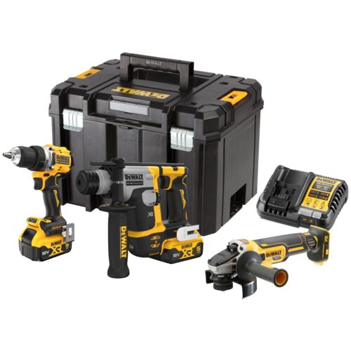 Na zdjęciu znajduje się zestaw elektronarzędzi marki DEWALT, w skład którego wchodzą wiertarko-wkrętarka, młotowiertarka, szlifierka kątowa, ładowarka oraz akumulator, a wszystko to umieszczone obok czarnej skrzynki z logo DEWALT. Na akumulatorach widoczn