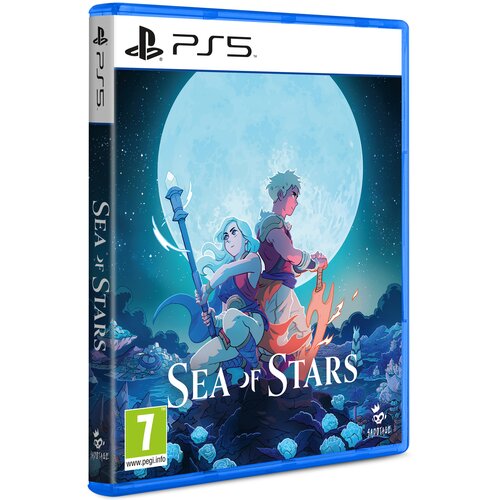 Okładka gry "Sea of Stars" na PS5 przedstawia dwie postacie stojące plecami do siebie na tle dużego księżyca, otoczonego gwiazdami i krajobrazem z niebieskimi kwiatami. Na dole widnieje logo PEGI 7 oraz logo producenta Sabotage.