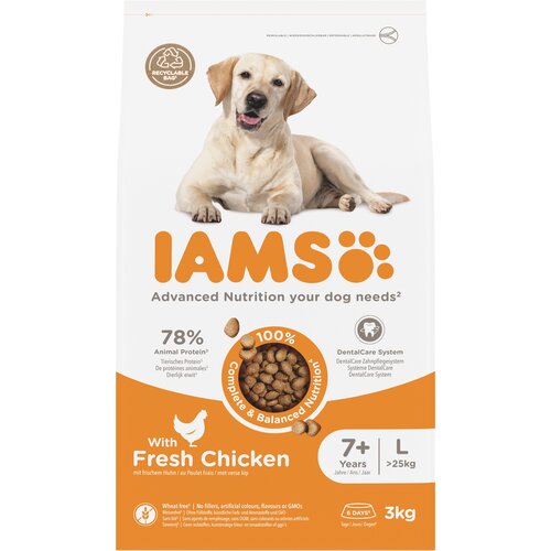 Opakowanie karmy dla psa z wizerunkiem psa leżącego na górze, z dużym napisem "IAMS" poniżej. Na opakowaniu znajdują się informacje: "78% Animal Protein*", "100% Complete & Balanced Nutrition", "With Fresh Chicken", "7+ Years", "L >25kg", "3kg", oraz ikony i oznaczenia dotyczące systemu DentalCare i recyklingu.