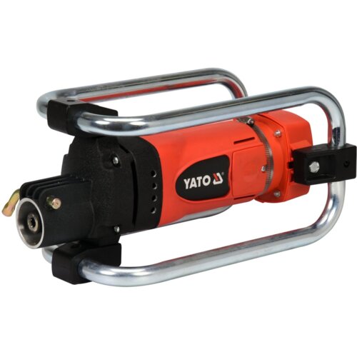 Na zdjęciu znajduje się buława wibracyjna do betonu w kolorze pomarańczowym z czarnymi elementami, otoczona metalową ramą. Na urządzeniu widoczne jest logo "YATO".