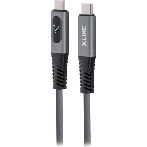 Szary kabel USB-C do USB-C o długości 1,5 metra z wyświetlaczem LCD pokazującym "PD" i "100W" na jednym z końców. Na drugim końcu widoczne jest logo "XLINE".