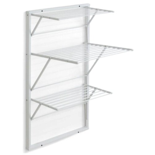 Biała suszarka na pranie z trzema poziomymi półkami z metalowych prętów, zamontowana na prostokątnej ramie. Konstrukcja jest przeznaczona do montażu na ścianie.