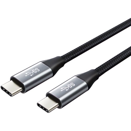 Na zdjęciu widoczny jest czarny, pleciony kabel USB-C do USB-C z metalowymi końcówkami, na których znajduje się symbol "SS" z ikoną USB. Kabel ma długość 1 metra.