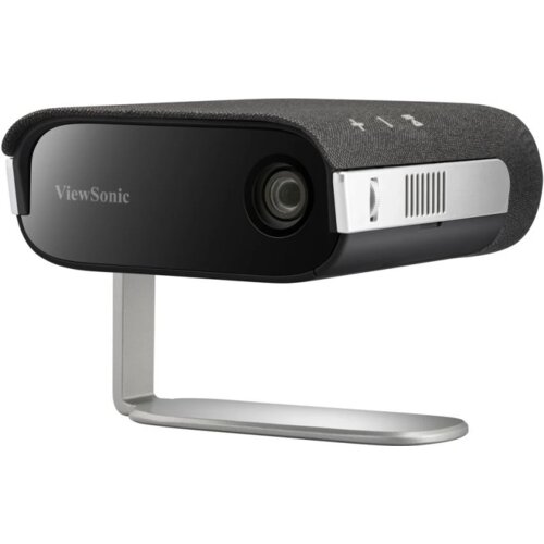 Na zdjęciu znajduje się projektor z logo "ViewSonic" na przednim panelu, z widocznym obiektywem i przyciskami na górnej części obudowy. Projektor jest umieszczony na metalowej podstawie, a jego obudowa ma teksturowane wykończenie.