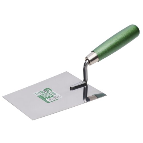 Na zdjęciu znajduje się kielnia trapezowa z zieloną rączką i metalowym ostrzem, na którym widoczna jest naklejka z napisem "STALCO". Produkt ma prosty, funkcjonalny design.
