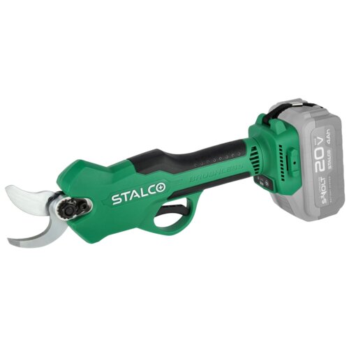 Zielony sekator akumulatorowy z napisem "STALCO" oraz "BRUSHLESS" na uchwycie, wyposażony w szare ostrze i akumulator z oznaczeniem "20V 4Ah".