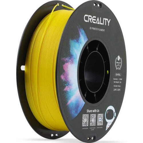 Szpula żółtego filamentu do drukarki 3D z napisem "CREALITY 3D PRINTER FILAMENT" oraz informacjami: "CR-PETG, Diameter: 1.75MM, Net Weight: 1KG, Extruder Temp: 230°C-250°C". Na etykiecie widoczne są kolorowe grafiki oraz trzy kody QR z podpisem "Share wit