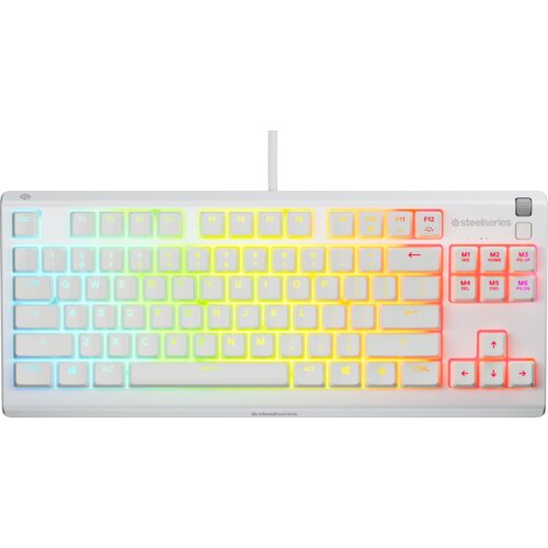 Biała klawiatura z podświetleniem RGB, na której widoczne są klawisze z oznaczeniami od "ESC" do "F12" oraz numeryczne od "1" do "0". Logo "steelseries" znajduje się w prawym górnym rogu, a na klawiszach po prawej stronie widoczne są oznaczenia "M1" do "M