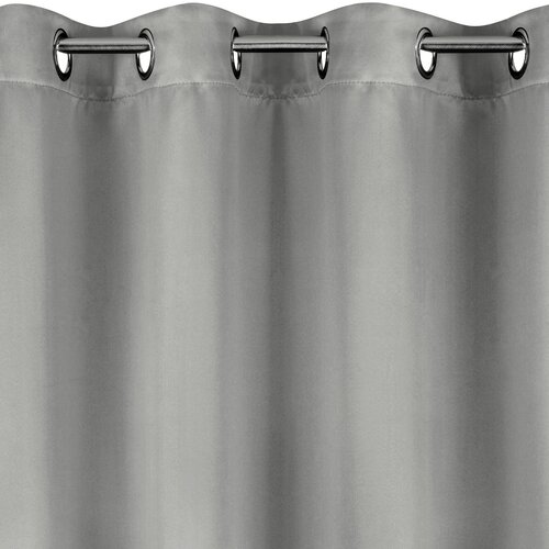 Szara zasłona z gładkiego materiału, zawieszona na metalowych kółkach. Produkt to "Zasłona EUROFIRANY Parisa 135 x 250 cm Szary".