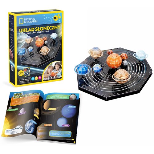 Pudełko puzzli 3D "National Geographic Układ Słoneczny" przedstawia model układu słonecznego z planetami na czarnym tle z orbitami. Obok znajduje się otwarta książeczka z ilustracjami planet i tekstem "Nasz Układ Słoneczny", a na pudełku widnieje logo Nat