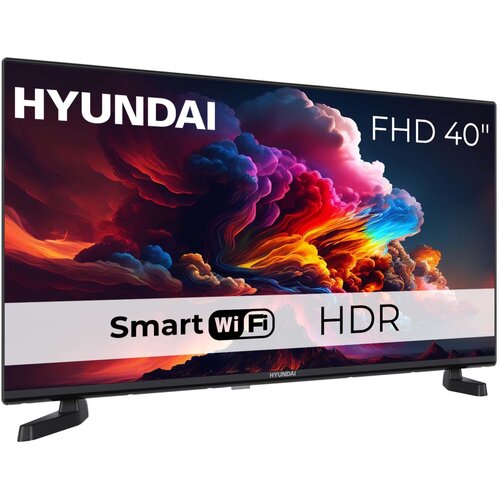 Telewizor z kolorowym, dynamicznym obrazem na ekranie, z widocznymi napisami: "HYUNDAI", "FHD 40"", "Smart WiFi", "HDR". Na dolnej ramce telewizora znajduje się logo "HYUNDAI".