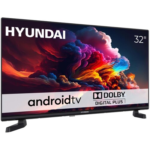 Telewizor z logo "HYUNDAI" i oznaczeniem "32''" wyświetla kolorową grafikę chmur. Na ekranie widoczne są napisy "androidtv" oraz "DOLBY DIGITAL PLUS".