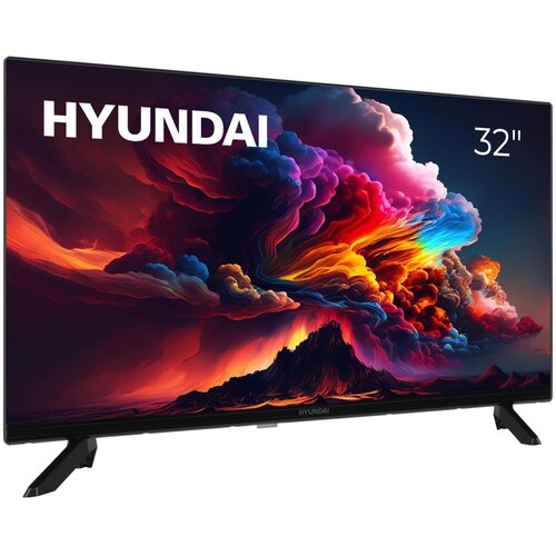 Telewizor marki HYUNDAI z ekranem wyświetlającym kolorową grafikę przedstawiającą dynamiczne chmury i góry, z widocznym napisem "HYUNDAI" oraz "32"".