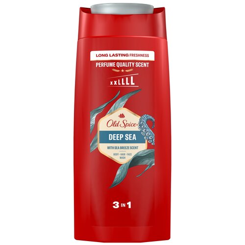 Czerwony pojemnik z żelem pod prysznic, na którym widnieje napis "Old Spice Deep Sea" oraz "3 in 1". Dodatkowe teksty to "LONG LASTING FRESHNESS", "PERFUME QUALITY SCENT", "WITH SEA BREEZE SCENT", a także "BODY - HAIR - FACE WASH".