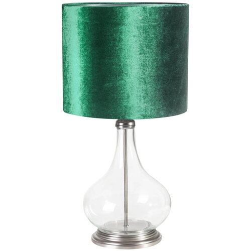 Lampa stołowa z ciemnozielonym abażurem o cylindrycznym kształcie, osadzona na przezroczystej, szklanej podstawie o zaokrąglonym kształcie z metalowym wykończeniem. Produkt ma elegancki i nowoczesny design.