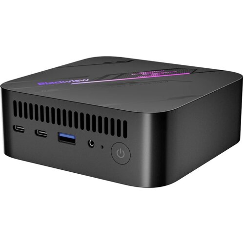 Czarny komputer o kompaktowej obudowie z widocznymi portami USB, przyciskiem zasilania i otworami wentylacyjnymi. Na górnej powierzchni znajduje się logo "Blackview" oraz wzór z fioletowym akcentem.