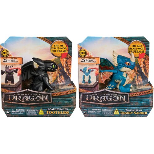 Na zdjęciu znajdują się dwie figurki smoków z serii "How to Train Your Dragon" w opakowaniach z napisami: "TRY ME! ESSAIE-MOI! ¡PRUÉBAME!", "25+ SOUNDS SONS SONIDOS", "ROARING MINIS TOOTHLESS" oraz "ROARING MINIS DEADLY NADDER". Opakowania mają grafikę pr