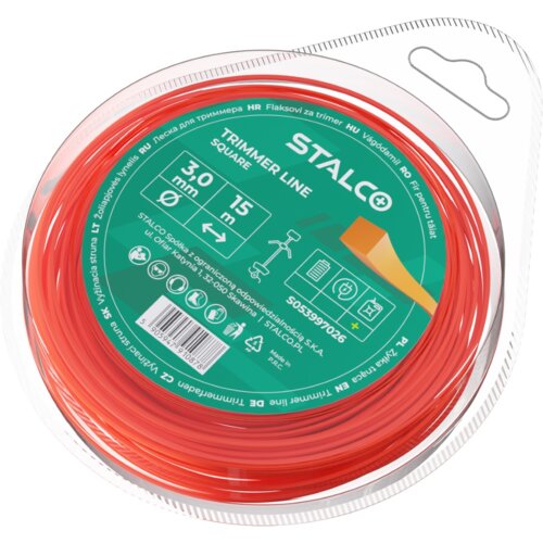 Czerwony produkt w plastikowym opakowaniu z zieloną etykietą, na której widnieje napis "STALCO TRIMMER LINE SQUARE" oraz oznaczenia "3.0 mm" i "15 m". Na etykiecie znajduje się również kod "S053997026" oraz informacje o producencie i piktogramy dotyczące użytkowania.