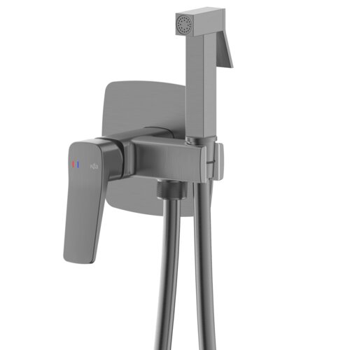 Bateria bidetowa w kolorze gun metal grey z widocznym uchwytem i wężem, na uchwycie znajduje się logo "kfa" oraz oznaczenia temperatury w postaci niebieskiej i czerwonej kreski. Produkt ma nowoczesny design z prostymi liniami i matowym wykończeniem.
