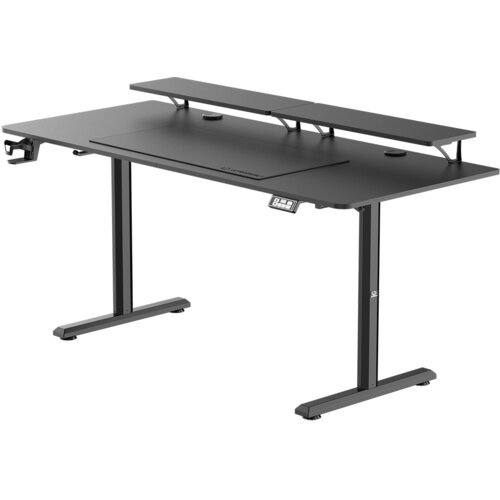 Czarne biurko gamingowe z podwyższoną półką na monitory, uchwytem na kubek i panelem sterującym z przyciskami. Na blacie widoczne jest logo "ULTRADESK".