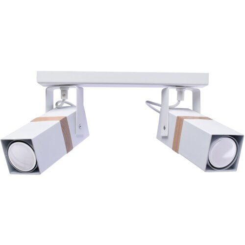 Na zdjęciu znajduje się biała lampa sufitowa z dwoma prostokątnymi reflektorami, które mają drewniane akcenty. Reflektory są zamontowane na prostokątnej podstawie, a ich kable są widoczne.