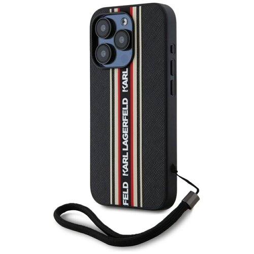Czarno-czerwone etui na telefon z trzema widocznymi obiektywami aparatu, ozdobione pionowymi paskami w kolorach czerwonym, białym i beżowym. Na środku etui znajduje się biały napis "KARL LAGERFELD" na czerwonym tle, a do etui przymocowany jest czarny sznu