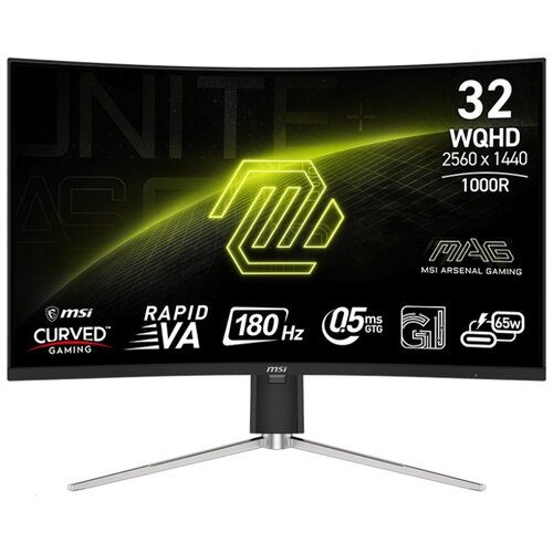 Zakrwiony monitor z logo MSI na środku dolnej ramki, wyświetlający informacje: "32 WQHD 2560 x 1440 1000R", "RAPID VA", "180 Hz", "0.5 ms GTG", "65W", oraz "MAG MSI Arsenal Gaming". Na ekranie widoczne są także grafiki i napisy związane z gamingiem, w tym "CURVED GAMING".