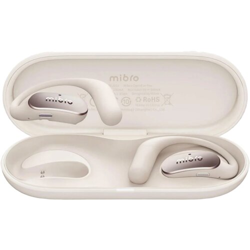 Białe słuchawki powietrzne MIBRO OpenEar Pro znajdują się w otwartym etui, na którym widoczne jest logo "mibro" oraz informacje o produkcie, takie jak model, pojemność baterii i certyfikaty. Słuchawki mają ergonomiczny kształt i są umieszczone w specjalni