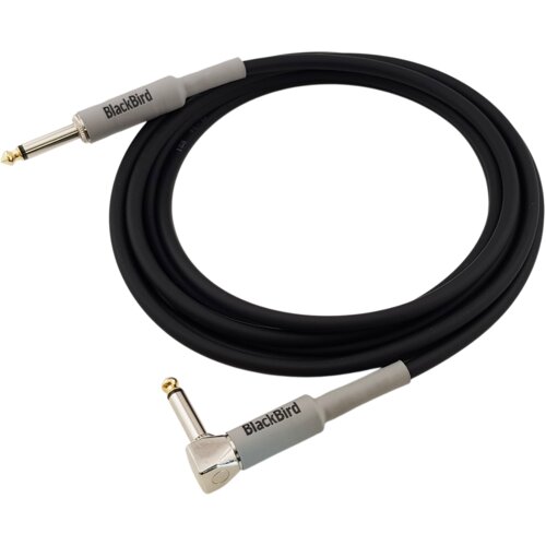 Czarny kabel z wtykami Jack 6.3 mm, z których jeden jest kątowy, a drugi prosty, o długości 3 metrów. Na obu końcówkach widnieje napis "BlackBird".