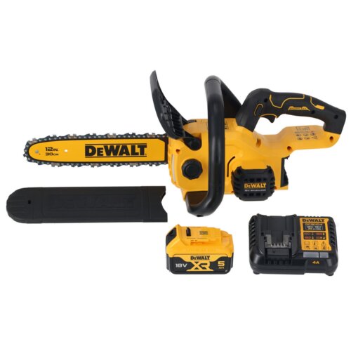 Na zdjęciu znajduje się żółta piła akumulatorowa z czarnymi elementami, na której widnieje logo "DEWALT" oraz oznaczenie "12 in. 30 cm". Obok piły leży osłona na prowadnicę, akumulator z napisem "18V XR 5 Ah" oraz ładowarka z logo "DEWALT" i oznaczeniem "