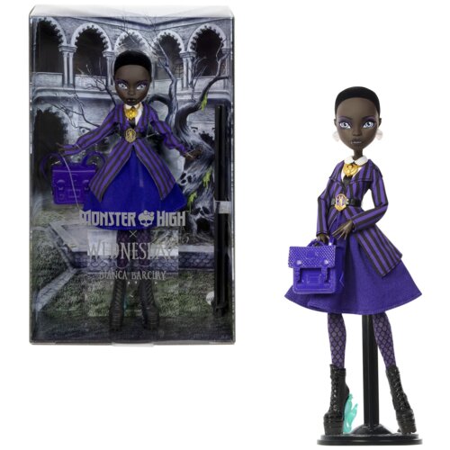 Pudełko zawiera lalkę ubraną w fioletowy strój z czarnymi elementami, stojącą na tle gotyckiej architektury. Na opakowaniu widnieje napis: "MONSTER HIGH X WEDNESDAY BIANCA BARCLAY".