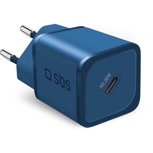 Niebieska ładowarka sieciowa z logo "sbs" na boku oraz oznaczeniem "PD 20W" przy porcie USB-C. Produkt ma kompaktowy, prostokątny kształt z zaokrąglonymi krawędziami.