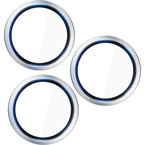 Trzy okrągłe, srebrne osłony na obiektyw z niebieskim akcentem wewnętrznym, przeznaczone do ochrony aparatów w telefonach. Produkt to szkło hartowane 3MK Hardy Lens Protection Pro.