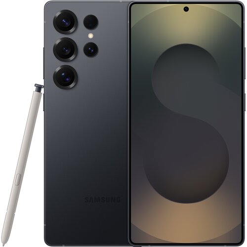 Na zdjęciu widoczny jest smartfon z dużym ekranem, obok którego znajduje się rysik. Na tylnej obudowie telefonu umieszczone są cztery aparaty oraz logo "SAMSUNG".