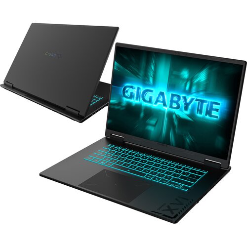 Na zdjęciu widoczny jest laptop z podświetlaną klawiaturą i ekranem, na którym wyświetlone jest logo "GIGABYTE" w niebieskim kolorze. Obok znajduje się zamknięty laptop z widocznym logo "GIGABYTE" na obudowie.