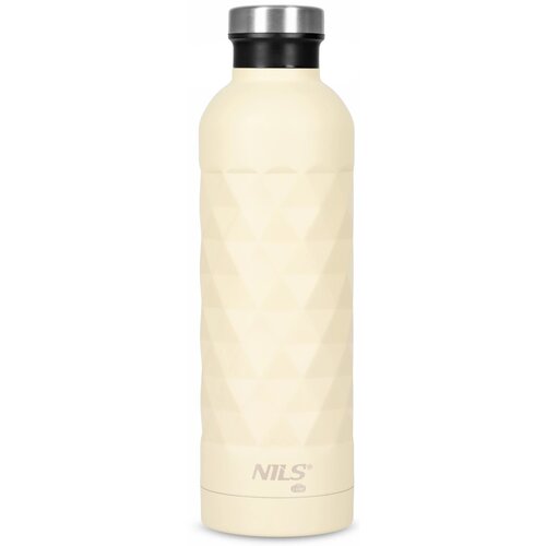 Beżowa butelka termiczna o pojemności 750 ml z geometrycznym wzorem na powierzchni. Na dolnej części butelki znajduje się logo "NILS".