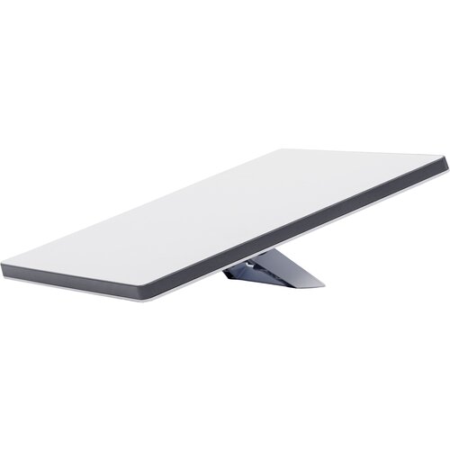 Na zdjęciu znajduje się biały, prostokątny panel z ciemną ramką, umieszczony na metalowej podstawie. Produkt to "Zestaw STARLINK Mini Kit".